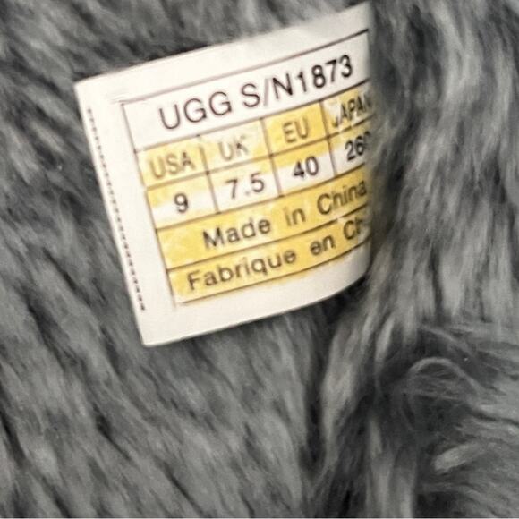 UGG Bailey Button Triplet II grey suede shearling boot size 9 - Picture 15 of 16